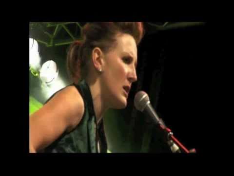 Mia Dyson - Roll Me Out (live)