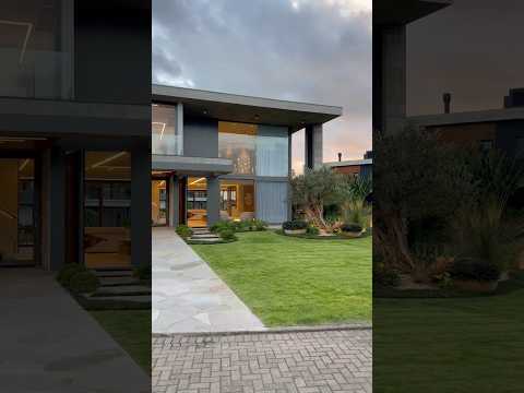 SENSE | R$9.500.000,00 Mansão beira lago,condomínio em Xangrilá/RS.5199382-8336 #realestate #casa