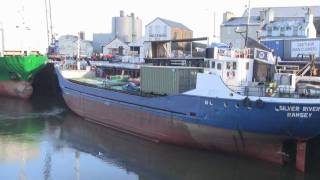 preview picture of video 'Ramsey Harbour, Isle of Man. 20100108'