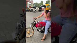 Download lagu cewek herex MP hiu pansos mp3 Download lagu cewek herex MP hiu pansos mp3