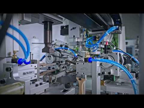 Automatic bow making machine running