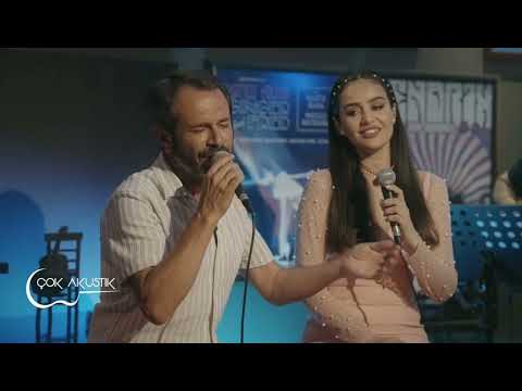 Olgun Şimşek Karşı bağda sıra sıra bademler.