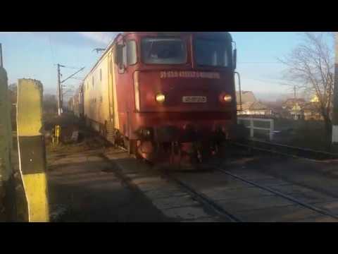 EA717 iese din statia Liteni cu trenul R5610 Suceava Nord - Iasi - 05.01.2018