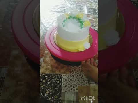 Simple eggless vanilla cake