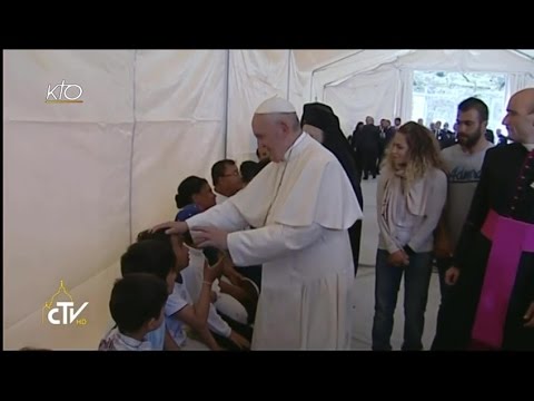 Le Pape François visite un camp de réfugiés sur l’île de Lesbos