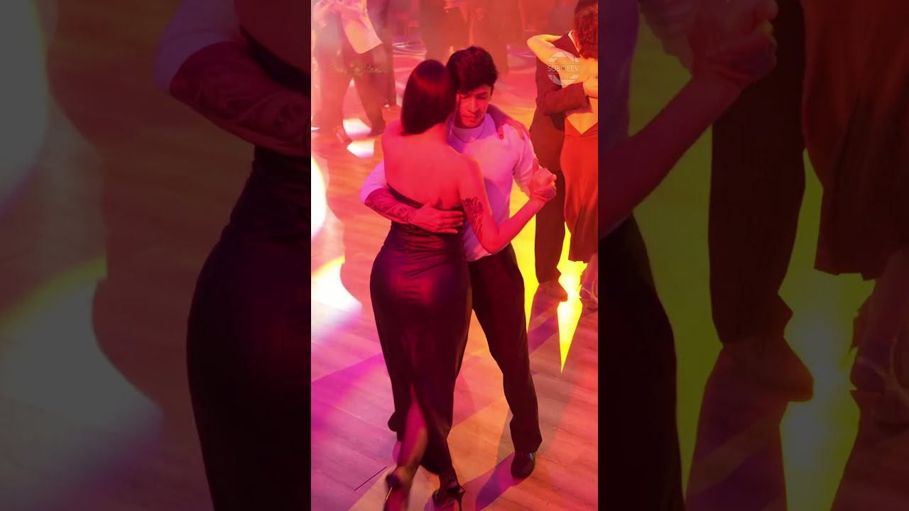 Roxana Suarez & Christian Cerezo in Social Ronda