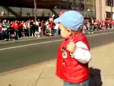 movie: Kind speelt met het publiek