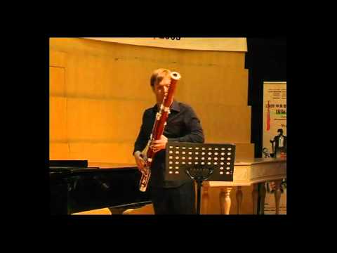 Matthias Racz.International Bassoon Festival 2009 Tansman Sonatine für Fagott und Klavier.avi