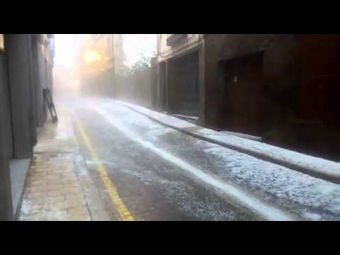 La granizada en la céntrica calle Venerable de Ágreda./SN