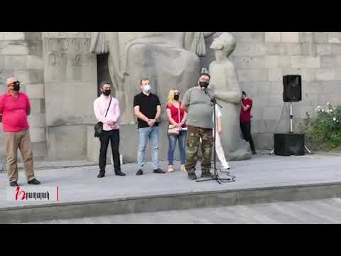 Մարտական ընկերներ կան իրար բարև չեն տալիս, սևի ու սպիտակի են բաժանել