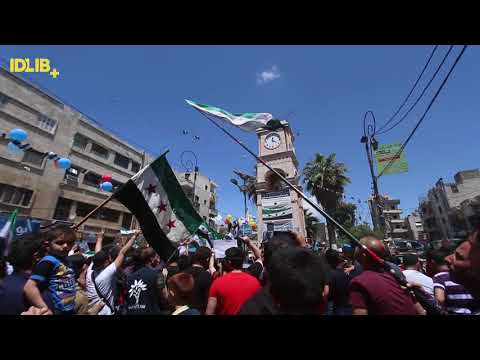 مظاهرة في ساحة الساعة في مدينة إدلب في جمعة "عودة المدنيين وحمايتهم مسؤولية أممية"