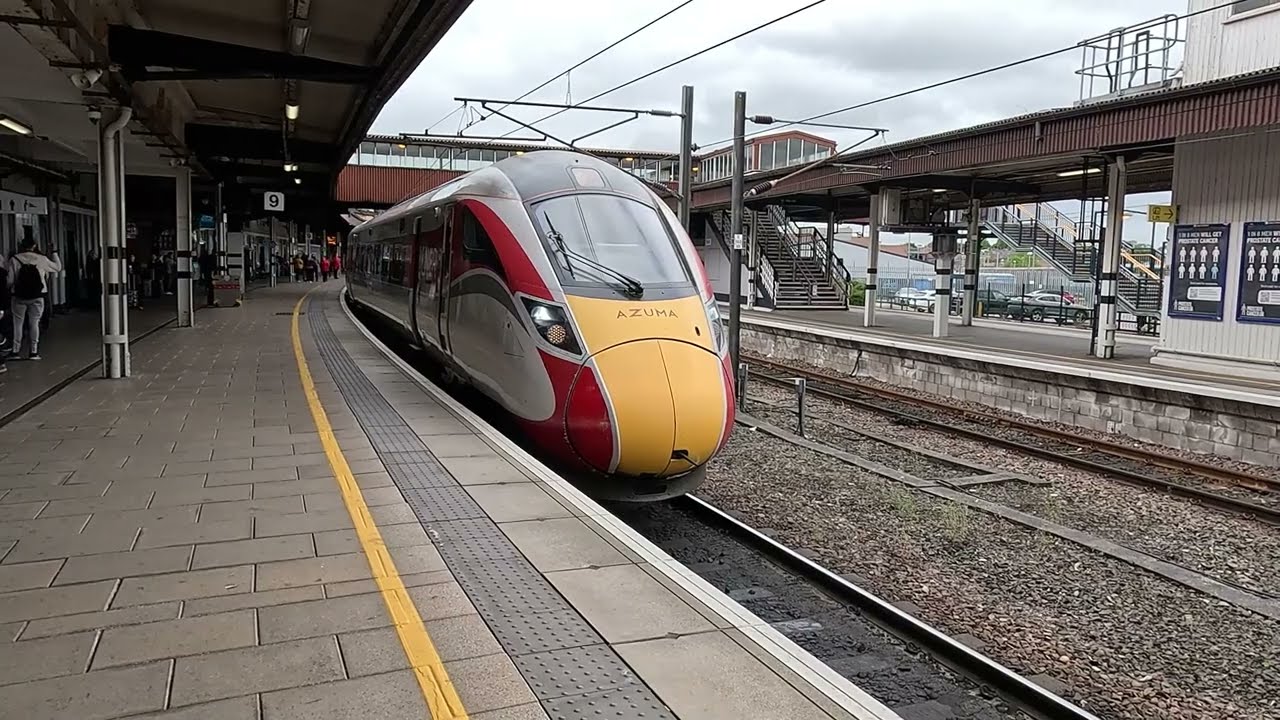 Электропоезд 801 218 на ст. Йорк / 801 218 EMU at York station