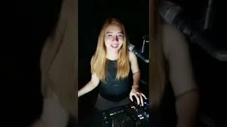 Download lagu DJ RERE MONIQUE R2M. TERLALU SADIS mp3