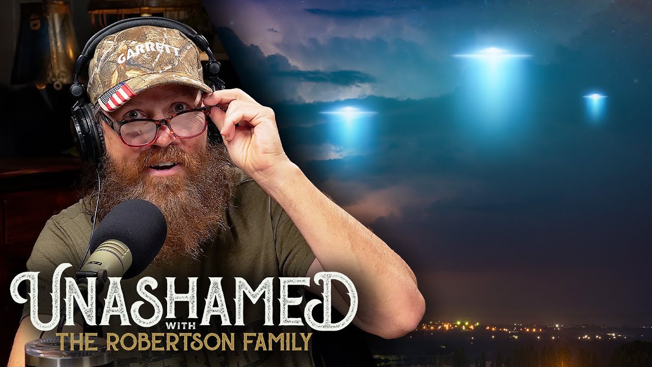 Ep 1096 | Jase & Al Investigate the Mysterious Lights Hovering Over Zach’s Place