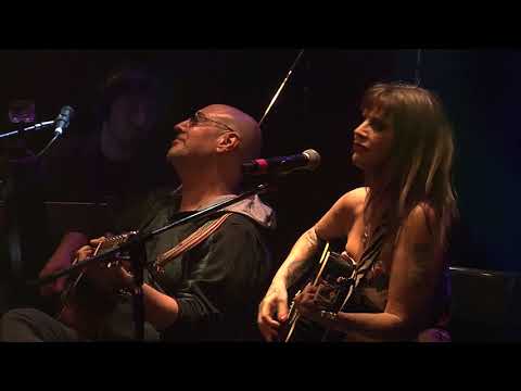 Fabiana Cantilo - No Entregues tu Corazón Feat Ulises Butron (En Vivo)