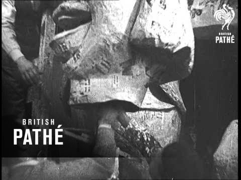 Preparing For Carnival In Viareggio (1938)