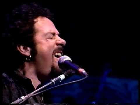Videoclip de Out Of Love (live) — Toto