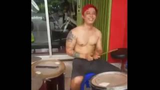Download lagu Micky tipe-x ngedrum si bassis mau pindah profesi jadi tukang pukul nih kayaknya mp3 Download lagu Micky tipe-x ngedrum si bassis mau pindah profesi jadi tukang pukul nih kayaknya mp3