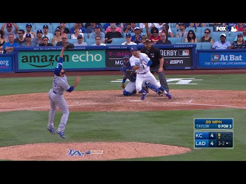 KC@LAD: Soria snatches a hard line-drive comebacker