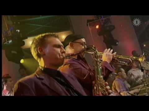 Evi Goffin (Lasgo) - Kids In America (Live @ Biebabeloela - TV1 - Belgium - 30.04.2004)