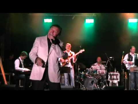 Karel Gott - Kdepak ty ptáčku hnízdo máš (Myjava 6.8.2010)
