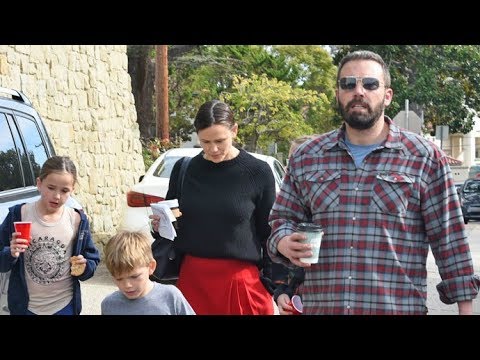 download lagu mp3 mp4 Jennifer Garner John Miller Split, download lagu Jennifer Garner John Miller Split gratis, unduh video klip Jennifer Garner John Miller Split