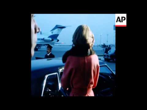 SYND 26 11 76 EMPRESS FARAH ARRIVES IN CAIRO