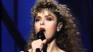 Bernadette Peters Sings &quot;I&#39;m so Lonesome I Could Cry&quot;