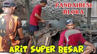 Download lagu Arit Rumput !! Khas Blora bentuknya besar lain dari yang lain - Buatan Pandaibesi Blora mp3 Download lagu Arit Rumput !! Khas Blora bentuknya besar lain dari yang lain - Buatan Pandaibesi Blora mp3