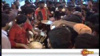 AR Rahman&#39;s welcome at the airport after the oscars