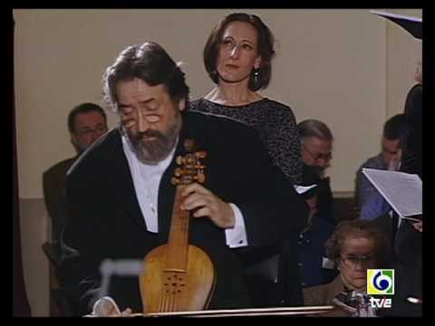 10 Savall   Carlos V Thoinot Arbeau Chanson Belle qui tiens ma vie Cabezon Diferencias La Dama ledem