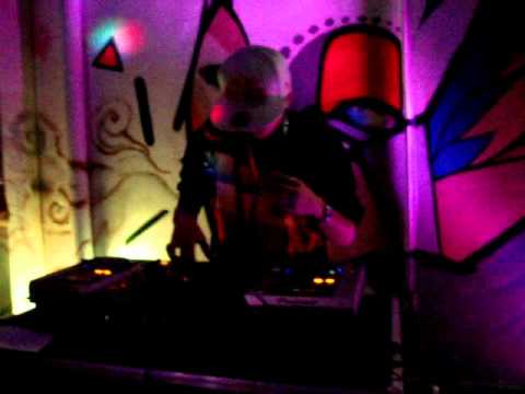 Dj Bruno Walker - tocando no ilha da magia
