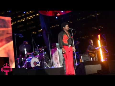 Charles Bradley LIVE @ Nathan Phillips Square (TORONTO 2015)