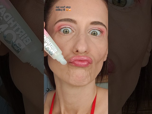 Vídeo relacionado con essence Brillo de labios BIRTHDAY BOMB, natural, brillante, rociado, reluciente (10ml)