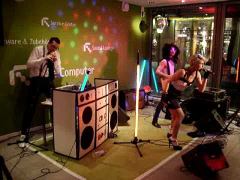 Sarah Walker live at Gravis Store Hamburg 20.02.2009