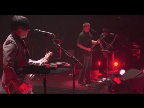 Queens of the Stone Age - I Sat By The Ocean - Live