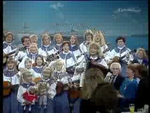 download lagu mp3 mp4 Mhlenhof Musikanten Wo Die Nordseewellen, download lagu Mhlenhof Musikanten Wo Die Nordseewellen gratis, unduh video klip Mhlenhof Musikanten Wo Die Nordseewellen