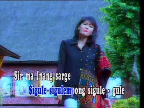 Christine Panjaitan - Sigulempong (with caption)
