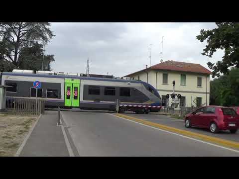 Passaggio a livello con semibarriere di via Guglielmo Oberdan - Faenza (RA) #2 / Level Crossing