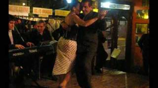 Mónica y Néstor Castillo en la Esquina Osvaldo Pugliese, agosto 2009 - Part 2