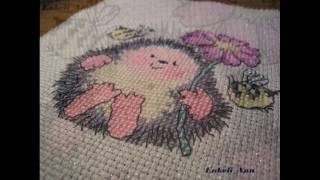 preview picture of video 'Cross Stitch. A small hedgehog.'