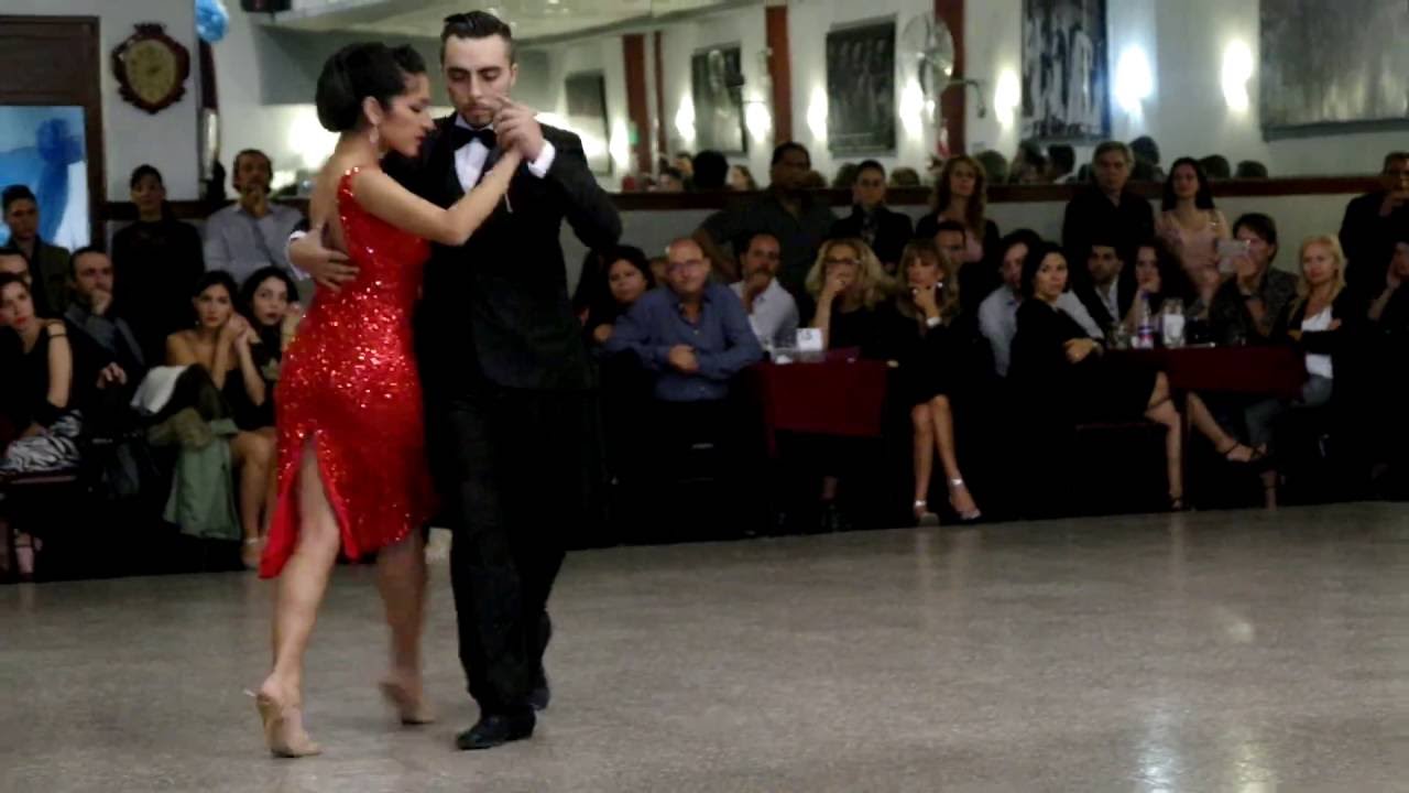 2/3 Clarisa Aragón y Jonathan Saavedra bailan en La Baldosa, VISION CELESTE (Vals)