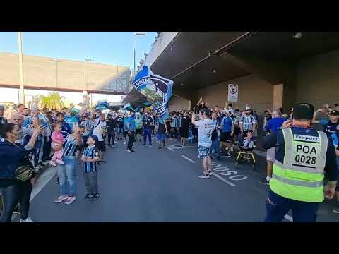 É DE ARREPIAR A TORCIDA DO GRÊMIO| RECEPÇÃO DO ELENCO NO AEROPORTO SALGADO FILHO