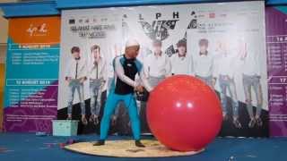 Au Young Giant Balloon Performance