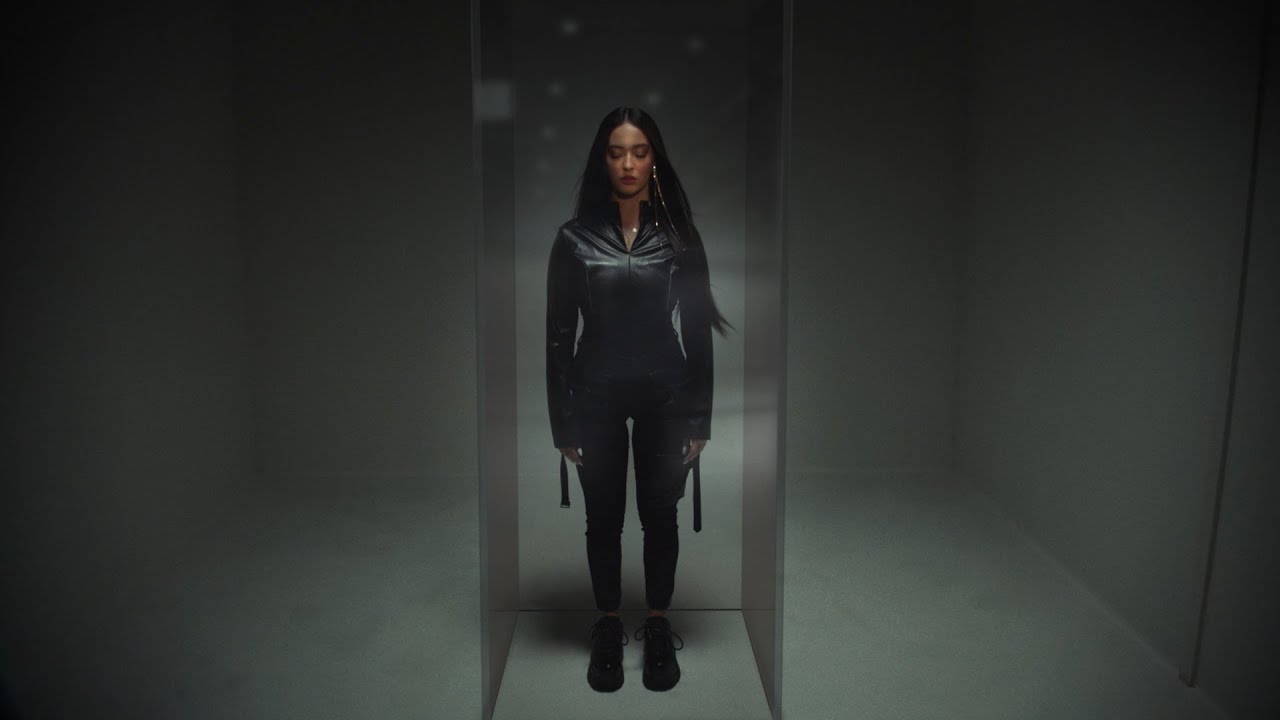 Faouzia — Born Without A Heart (Visual)