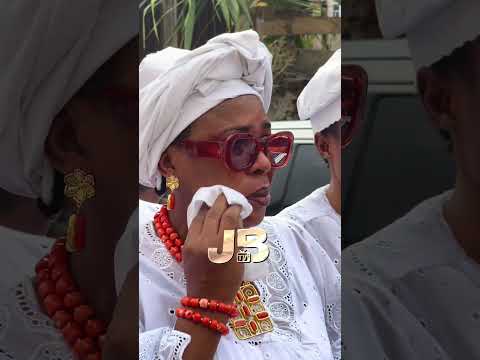 FAITHIA BALOGUN CRIES UNCONTROLLABLY AT HER MOTHERS BURIAL