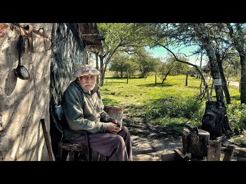 Con 83 años VIVE absolutamente SOLO en el MONTE | En su RANCHITO tiene lo necesario para "SER FELIZ"