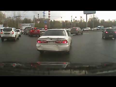 Девушка за рулем CHEVROLET Captiva протаранила Honda Torneo в Новосибирске