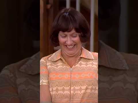 Edith Wears Gloria's Wig 👩🏻‍🦱 | All In The Family