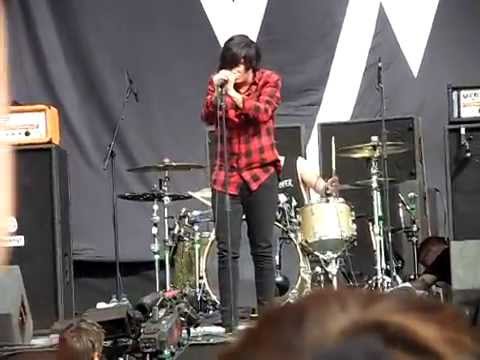 Sleeping With Sirens - With Ears To See and Eyes To Hear (Reading Festival 2014)